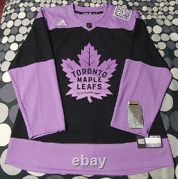 Adidas Toronto Maple Leafs Hockey Fights Cancer Jersey Size 50 (Medium)
